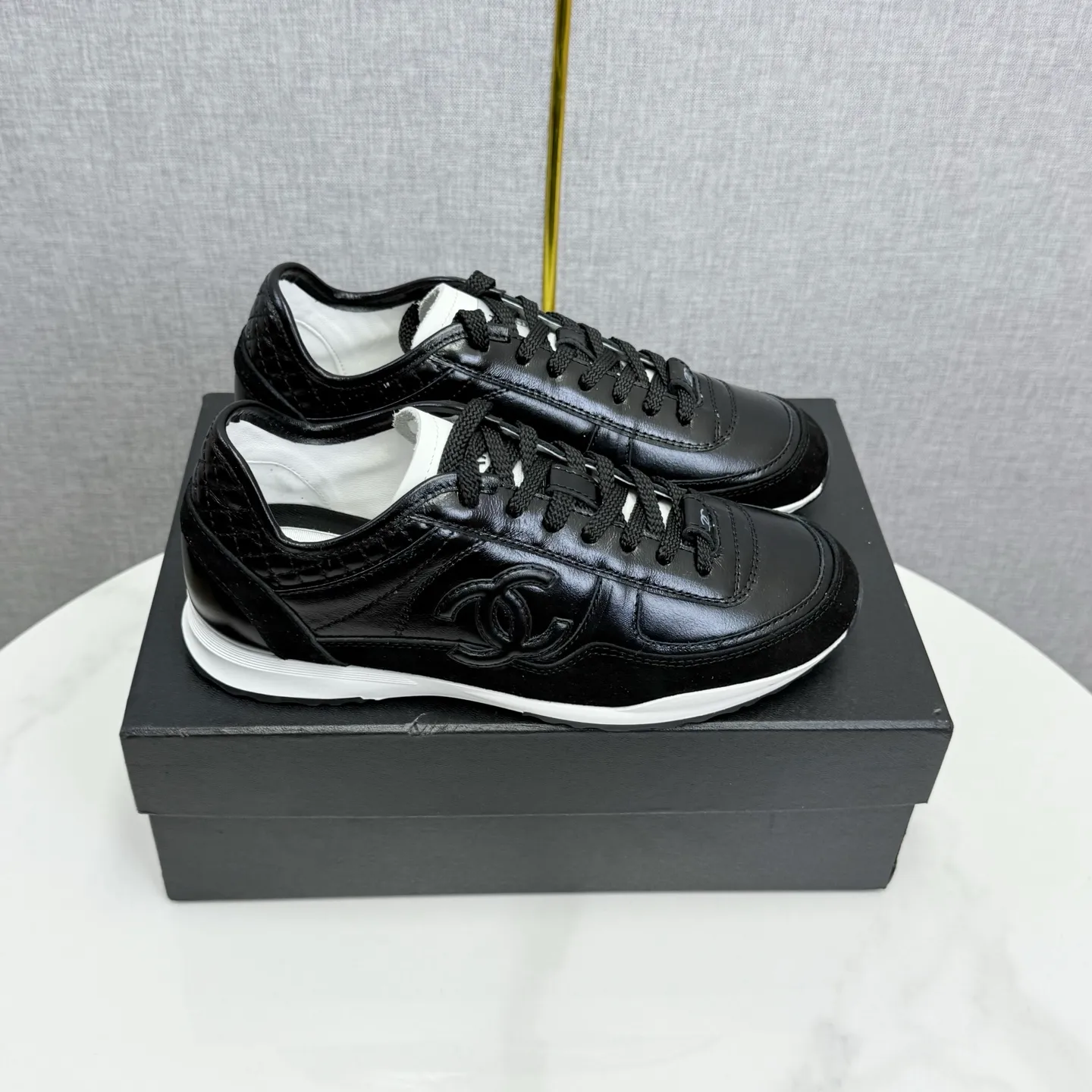 👟👟Ex-factory price 560👟👟Chanel Panda Shoes! 2025 counter's top casual sports shoes. This classic design; the upper is electro-embroidered with a variety of techniques; the outsole is fashionable and sporty; the unusual inclusion of a variety of color matching elements... The diversified mix and match is very good-looking and versatile, and can be used for leisure, fashion, sports, and outdoor... ꫛꫀꪝ Go➫ Materials: ❶Upper made of: original imported first-layer silk cowhide + original waterproof cloth + original first-layer cowhide ❷Inner lining: Original Yangli+wang ❸ Outsole based on: Original TPU combination outsole Counter boutique packaging complete set for women 35–41
